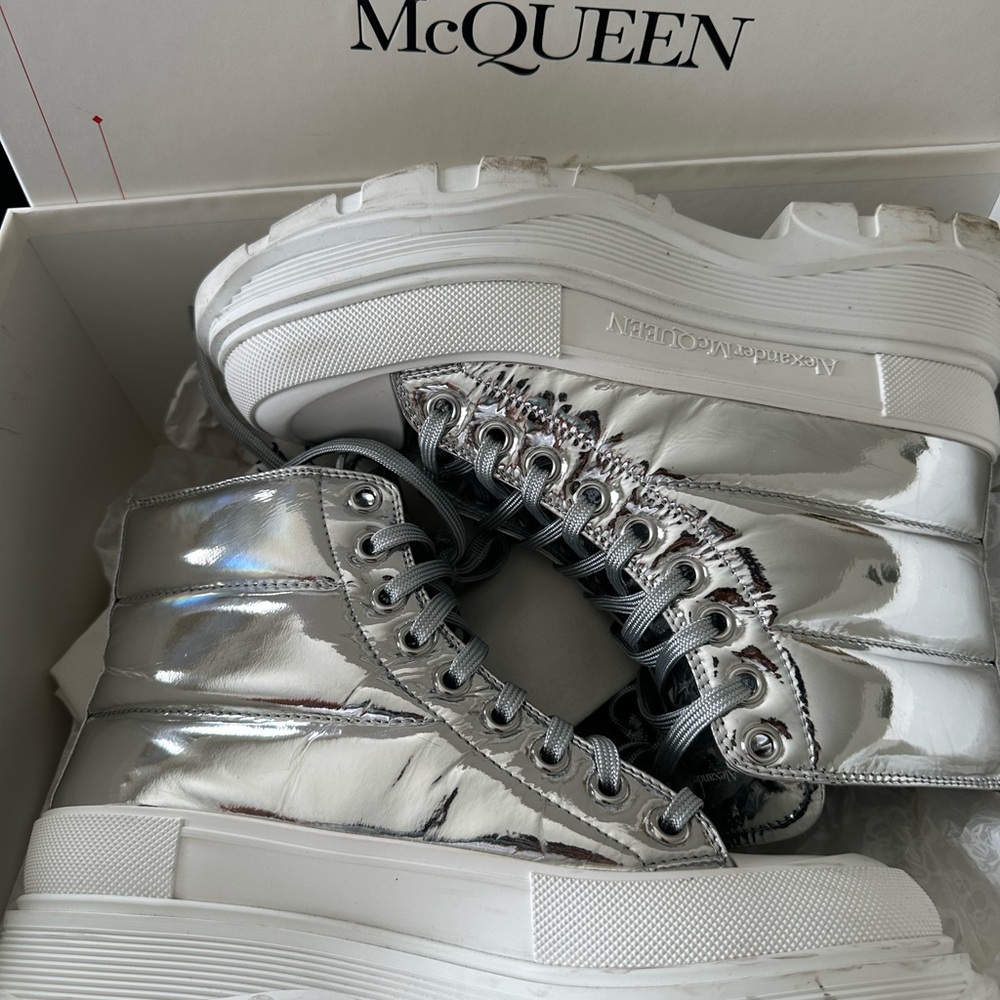 Alexander McQueen Women's Metallic Silver Sneakers